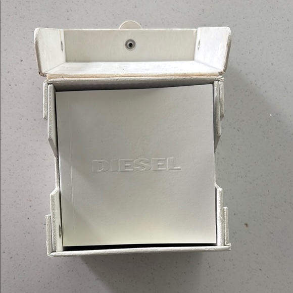 Diesel Black and Silver Sporty Watch with Minimalist Design - Picture 5 of 7